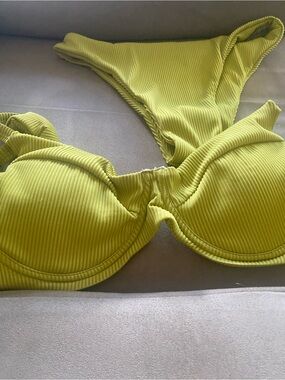 Green ribbed bikini size medium 
New withtags